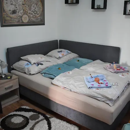 Manilla Vendeghaza *